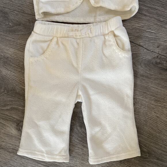Baby GAP cream fleece sweatsuit Size 3-6 Months - Picture 2 of 7